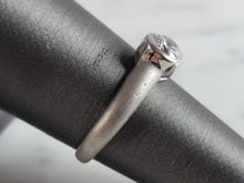 Load image into Gallery viewer, Womens Estate Sterling Silver Modernist CZ Ring 2.2g E6617