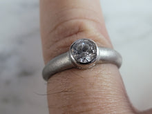 Load image into Gallery viewer, Womens Estate Sterling Silver Modernist CZ Ring 2.2g E6617