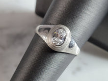 Load image into Gallery viewer, Womens Estate Sterling Silver Modernist CZ Ring 2.4g E6631