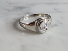 Load image into Gallery viewer, Womens Estate Sterling Silver Modernist CZ Ring 2.4g E6631