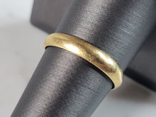 Load image into Gallery viewer, Womens Vintage Estate 18K Yellow Gold Wedding Band Ring 3.2g E6638