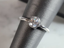 Load image into Gallery viewer, Womens Estate Sterling Silver Modernist CZ Ring 2.3g E6648