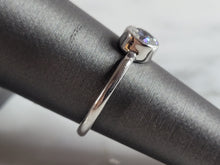 Load image into Gallery viewer, Womens Estate Sterling Silver Modernist CZ Ring 2.3g E6648