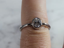 Load image into Gallery viewer, Womens Estate Sterling Silver Modernist CZ Ring 2.3g E6648