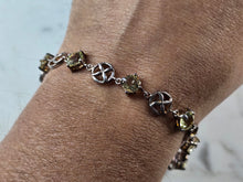 Load image into Gallery viewer, Womens Vintage Estate Sterling Silver Modernist Peridot Bracelet 10.0g E6649