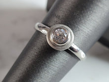 Load image into Gallery viewer, Womens Estate Sterling Silver Modernist CZ Ring 2.6g E6651