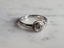 Load image into Gallery viewer, Womens Estate Sterling Silver Modernist CZ Ring 2.6g E6651