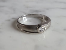 Load image into Gallery viewer, Womens Estate Sterling Silver Modernist CZ Ring 3.1g E6652