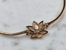 Load image into Gallery viewer, Womens Vintage Estate Rose Gold Tone Lotus Flower Brosway Fashion Bracelet E6656