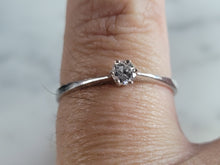 Load image into Gallery viewer, Womens Estate Sterling Silver CZ Ring 1.1g E6666