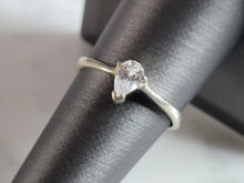 Load image into Gallery viewer, Womens Estate Sterling Silver CZ Ring 2.3g E6670