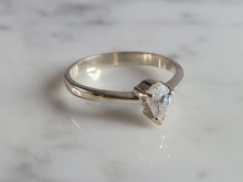 Load image into Gallery viewer, Womens Estate Sterling Silver CZ Ring 2.3g E6670