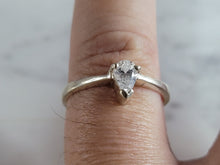 Load image into Gallery viewer, Womens Estate Sterling Silver CZ Ring 2.3g E6670