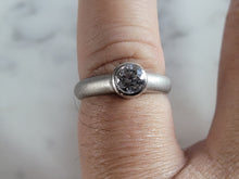 Load image into Gallery viewer, Womens Estate Sterling Silver Modernist CZ Ring 2.4g E6685
