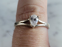 Load image into Gallery viewer, Womens Estate Sterling Silver CZ Ring 2.0g E6686