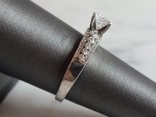 Load image into Gallery viewer, Womens Estate Sterling Silver CZ Ring 3.0g E6688