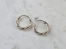 Load image into Gallery viewer, Womens Vintage Estate Sterling Silver Hoop Earrings 0.8g E6689