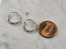 Load image into Gallery viewer, Womens Vintage Estate Sterling Silver Hoop Earrings 0.8g E6689