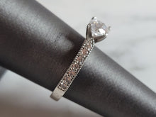 Load image into Gallery viewer, Womens Estate Sterling Silver CZ Ring 3.1g E6690