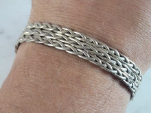 Load image into Gallery viewer, Womens Vintage Estate Sterling Silver Cuff Bracelet 18.4g E6703