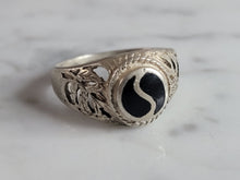 Load image into Gallery viewer, Vintage Estate Sterling Silver Chinese Yin Yang Ring 3.7g E6713