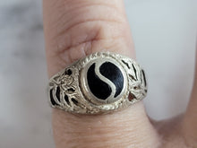 Load image into Gallery viewer, Vintage Estate Sterling Silver Chinese Yin Yang Ring 3.7g E6713