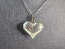 Load image into Gallery viewer, Womens Vintage Estate Sterling Silver Heart Pendant &amp; Necklace 7.3g E6716