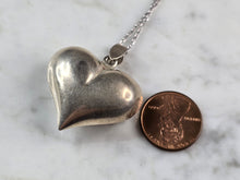 Load image into Gallery viewer, Womens Vintage Estate Sterling Silver Heart Pendant &amp; Necklace 7.3g E6716