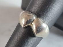 Load image into Gallery viewer, Womens Vintage Estate Sterling Silver Double Heart Ring 4.9g E6728