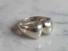 Load image into Gallery viewer, Womens Vintage Estate Sterling Silver Double Heart Ring 4.9g E6728