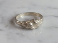 Load image into Gallery viewer, Womens Vintage Estate Sterling Silver Modernist Ring 2.1g E6729
