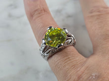 Load image into Gallery viewer, Womens Vintage Estate Sterling Silver Modernist Peridot Ring 8.8g E6748