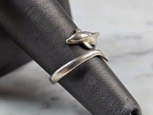 Load image into Gallery viewer, Womens Vintage Estate Sterling Silver Dolphin Ring 2.8g E6759