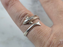 Load image into Gallery viewer, Womens Vintage Estate Sterling Silver Dolphin Ring 2.8g E6759