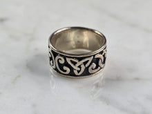 Load image into Gallery viewer, Womens Vintage Estate Sterling Silver Celtic Eternity Knot Ring 4.5g E6814