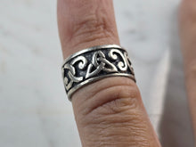 Load image into Gallery viewer, Womens Vintage Estate Sterling Silver Celtic Eternity Knot Ring 4.5g E6814