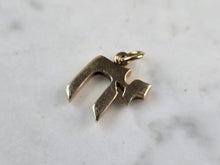 Load image into Gallery viewer, Vintage Estate 14K Yellow Gold Jewish Judaica Hebrew Chai Pendant, 2.1g E6827