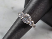 Load image into Gallery viewer, Womens Vintage Estate Sterling Silver Modernist CZ Ring 4.5g E6859