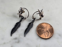 Load image into Gallery viewer, Womens Vintage Estate Sterling Silver Southwestern Feather Earrings 2.3g E686