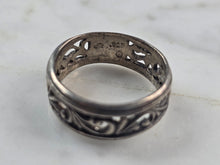 Load image into Gallery viewer, Womens Vintage Estate Sterling Silver Filigree Band Ring 3.0g E6886
