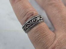 Load image into Gallery viewer, Womens Vintage Estate Sterling Silver Filigree Band Ring 3.0g E6886