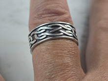 Load image into Gallery viewer, Mens Vintage Sterling Silver Celtic Infinity Waldeck Johnson Ring 5.9g E6888