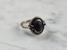 Load image into Gallery viewer, Womens Girls Vintage Estate Sterling Silver Southwestern Onyx Ring 1.7g E688