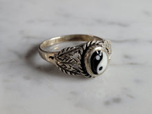 Load image into Gallery viewer, Vintage Estate Sterling Silver Chinese Yin Yang Ring 3.4g E6905