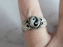 Load image into Gallery viewer, Vintage Estate Sterling Silver Chinese Yin Yang Ring 3.4g E6905