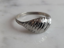 Load image into Gallery viewer, Womens Vintage Estate Sterling Silver Modernist Ring 1.5g E6906