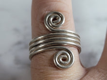 Load image into Gallery viewer, Womens Vintage Estate Sterling Silver Modernist Ring 5.7g E6945