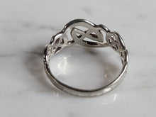 Load image into Gallery viewer, Womens Vintage Estate Sterling Silver Modernist Eternity Ring 2.3g E6963