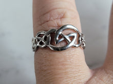 Load image into Gallery viewer, Womens Vintage Estate Sterling Silver Modernist Eternity Ring 2.3g E6963