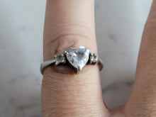Load image into Gallery viewer, Womens Vintage Estate Sterling Silver CZ Heart Ring 2.7g E6984